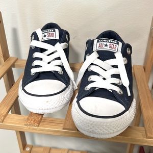 Kids Converse All Star Sneakers sz 1